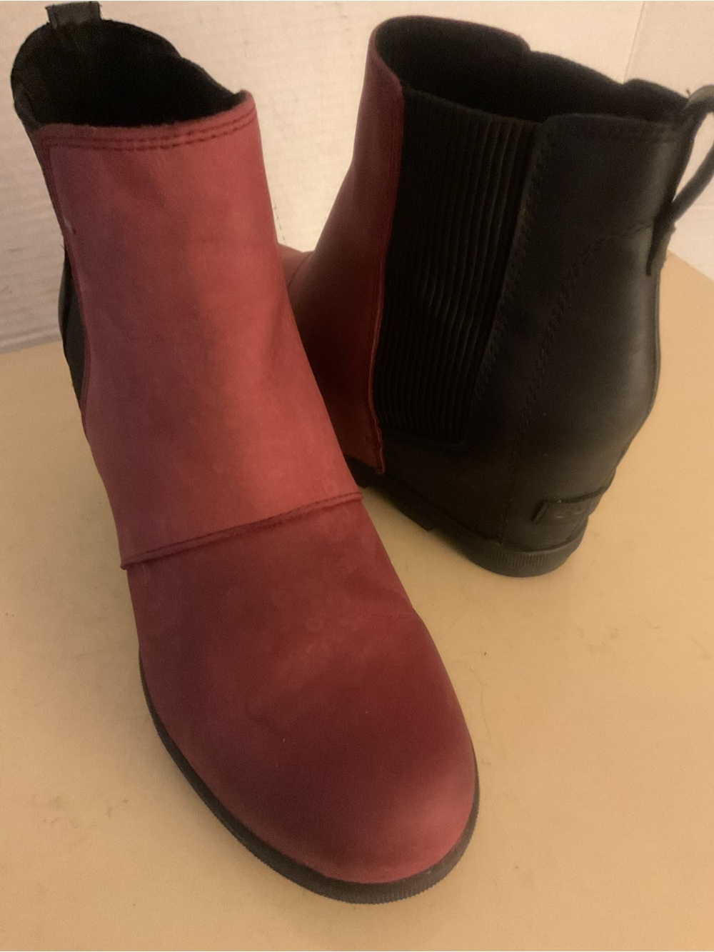 Sorel women leather platform Joan of Artic Wedge II waterproof boots is 9
